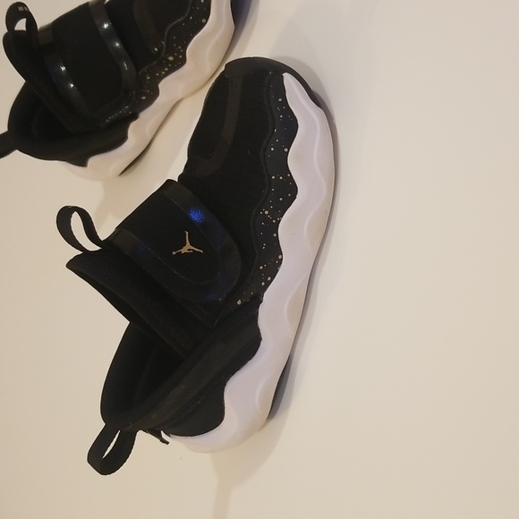 Kids Jordan Sneakers - Picture 2 of 11